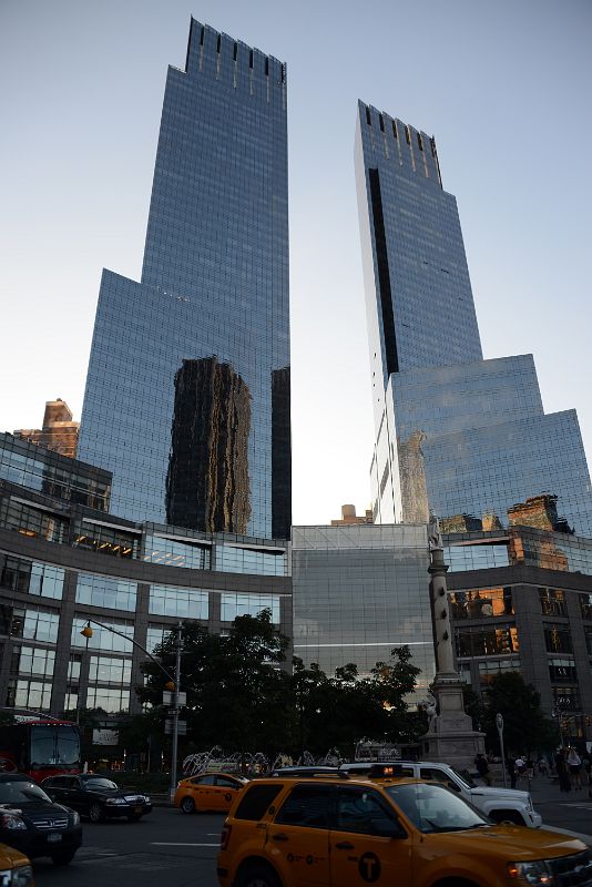 01 Time Warner Center With Statue of Columbus In The Middle In New York Columbus Circle